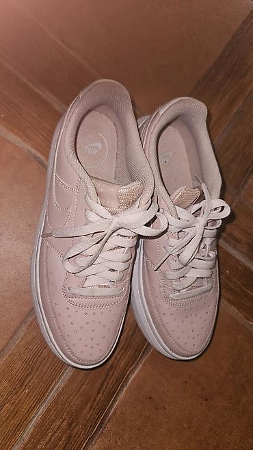 tref novi pazar: Nike air force u broju 39. Kao novo, par puta nošene. Svetlo roze — 4