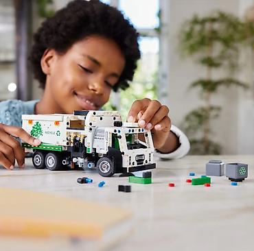 Игрушки: Продаю конструктор LEGO "Mack® LR Electric Garbage Truck" 🚛 LEGO — 8