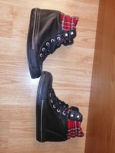 Gležnjače: Gležnjače, 40 — 9