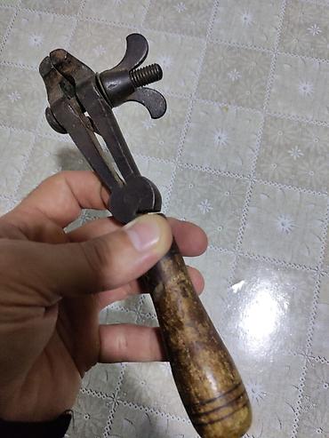 bernhard h mayir: Köhnə tip sapdüzəldən/şnur sıxan alət (köməkçi sıxac). - Material — 3