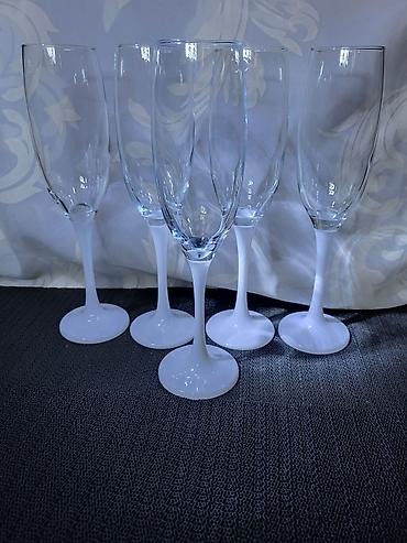 Čaše: Case,nove,vintaz za vino. Case za vino,sve na njima odsjaj od svetla — 7