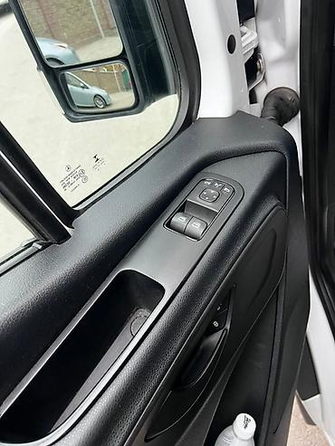 sprinter 2 2: Грузовой фургон Mercedes-Benz Sprinter белого цвета. Средний низкий — 5