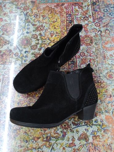 Botinka və botilyonlar: Məhsul: 2 cüt qara ayaqqabı dəsti Размеры 39,37,40,42 1) Qış — 3