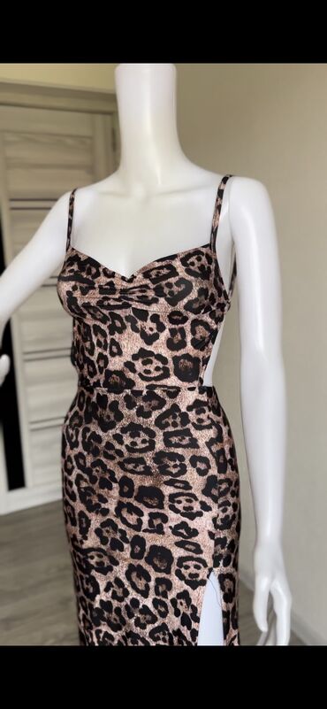 Ziyafət donları: Baha qiymete alinib. 1 defe geyinilib. Razmer "S" Elaqe ucun WhatsApp — 6