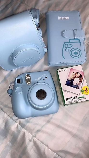 instax mini 11: Fujifilm Instax Mini 11 ani fotoaparat dəsti. Şəkildə açıq mavi rəngli — 1