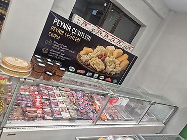 Холодильное оборудование: Продается витрина для мяса, длина 5 метров, новый мотор — 3