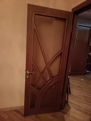plasiq qapi: 4 ədəd şüşəli, 1 ədəd bağlı taxta qapı Çox az istifadə olunub. Təzə — 9