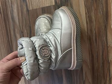 Детская обувь: Обувь для мальчика отдам за 700 с
Обувь для девочки по 500 сом — 9