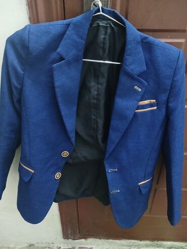 Köynəklər: Hərbiri təzə kimidi 10 .12 yaş uşaqlar üçün hamısı bir yerdə 30m — 22