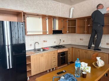 metbex meneli: Mətbəx mebeli dəsti, şkaf və dolablardan ibarətdir. Aşağı dolablar