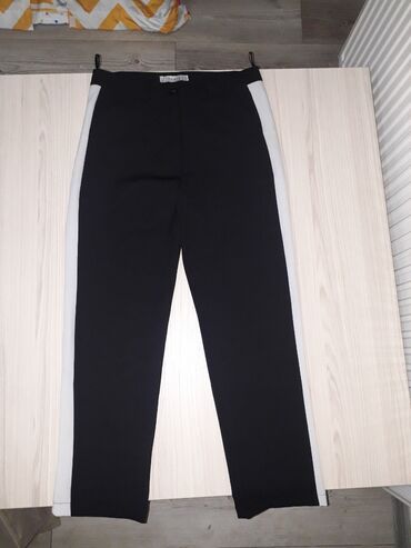 crna kosulja i sive pantalone: L (EU 40), Čino