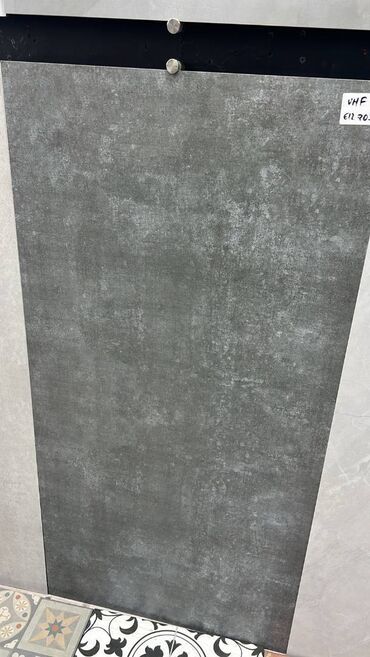 Лакокрасочные материалы: Böyük ölçülü keramika/plitə paneli – tünd boz, beton/stone efektli mat