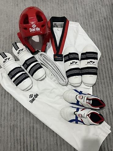 Комплект экипировки для тхэквондо (WT/World Taekwondo) Состав: -