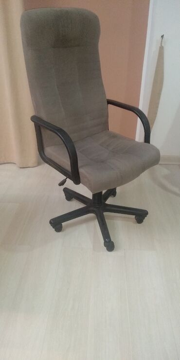 парикмахерское кресло: Офисное кресло 3 шт