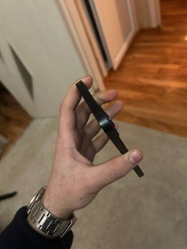 Apple iPhone: IPhone 13, Qara, Simsiz şarj — 7