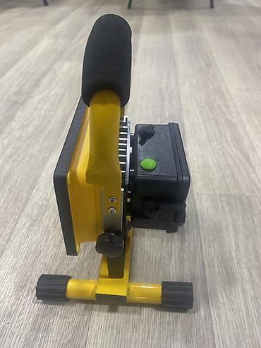 led h 7: LED akkumulyatorlu portativ proyektor/floodlight - Güclü LED işıq — 2