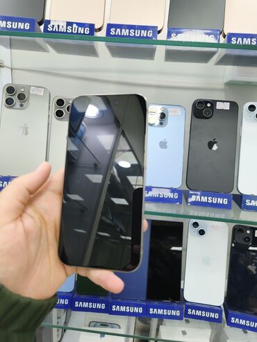 Apple iPhone: IPhone 15 Pro, Face ID — 2