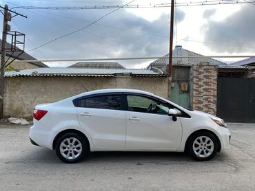 kia rio sedan: Kia Rio: 1.6 l | 2014 il Sedan