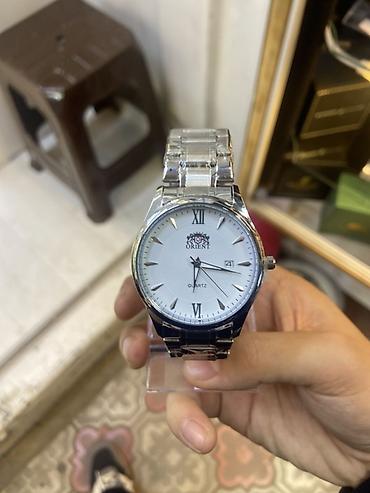 Наручные часы Orient Quartz в классическом дизайне. Модель выполнена в