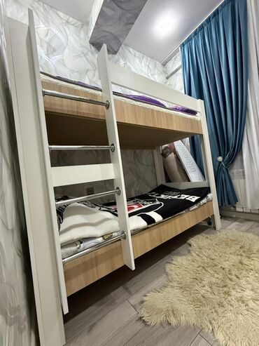 старинная мебель: Metisİki mərtəbəli çarpayı 300 manat təzə alınıb rəng uyğun olmadığına