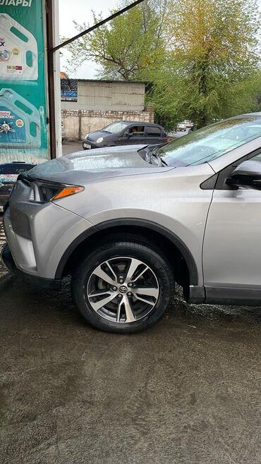 Toyota: Toyota RAV4: 2018 г., 2.5 л, Автомат, Бензин, Кроссовер