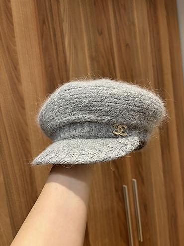 Мужская одежда: Вязаная, трикотажная шапка, Chanel, Новый, цвет - Серый, One size — 1