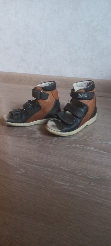 Детская обувь: Продаю б/у ортопедические сандали, лечебные. 27 размер, состояние