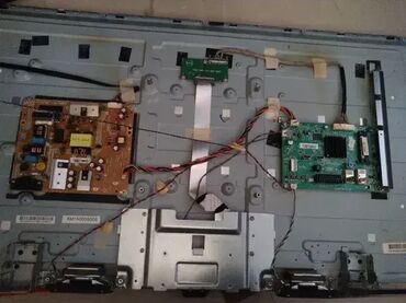 Aksesoari za TV i video: Philips 40PFT4101 u delovima 715G6947-M01-000-004Y Main Board Power — 4