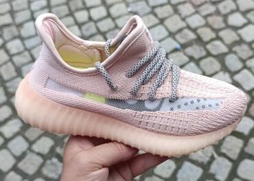 Patike: Adidas yeezy patike

Novo
Brojevi 36 do 46

fb Moja Kupovina 1 — 4