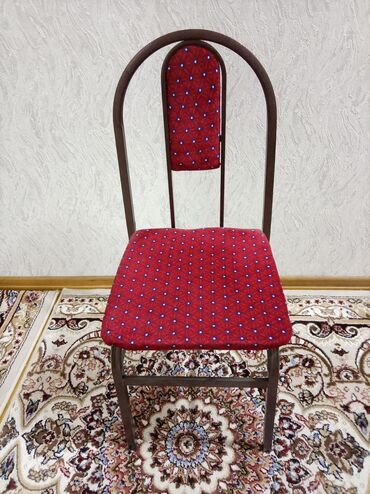 işlənmiş masa dəsti: Demir stul satilir(4 eded) az iwlenib