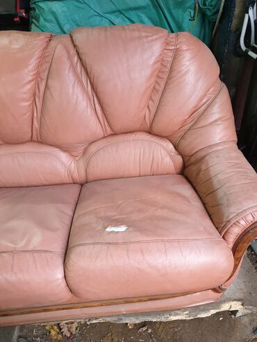 dusek na rasklapanje: Three-seat sofas, Leather, Used
