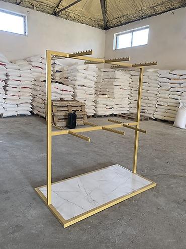 Стеллажи: Вешалка: ширина - 80 см длина - 150 см высота - 170 см длина рабочей — 1