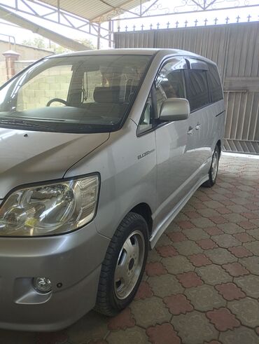 продаю тайота альфард: Toyota Noah, серебристый минивэн.2003 год объём 2 состояние отличное