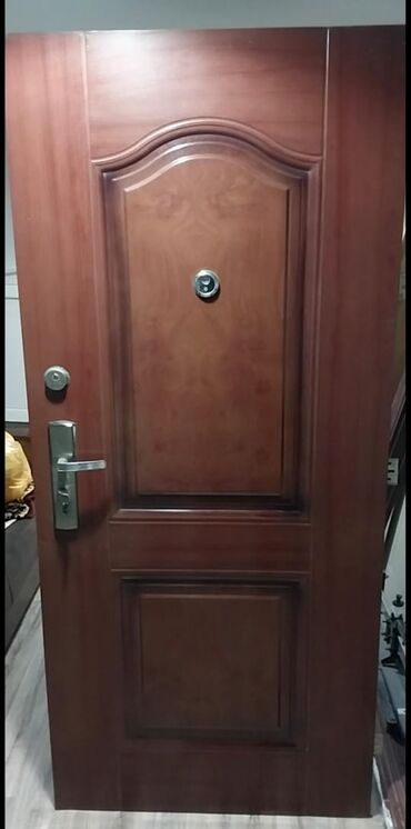 demir qapi seyf: Seyf qapi 100azn. Olcu deqiq bilinmir. Unvan Xetai r-nu. *N17