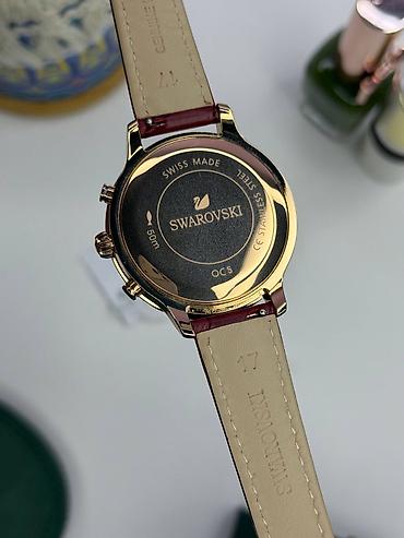 saat omega: Swarovski qadın qol saatı – şərab-qırmızı tonlarda zərif xronoqraf - — 4