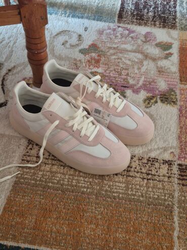 Krossovka ve ketlər: Adidas, Ölçü: 42, rəng - Çəhrayı, Yeni