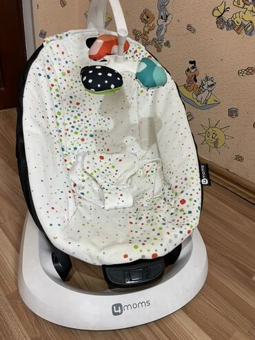 4moms MamaRoo 4 modeli körpələr üçün nəzərdə tutulmuş yelləncək