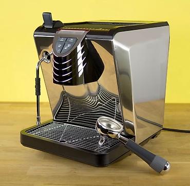 Peşəkar espresso/kofe maşını - Avtomatik idarəetmə paneli: bir düymə