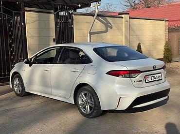 byd e2: Toyota Corolla: 2021 г., 1.8 л, Вариатор, Гибрид, Седан — 2