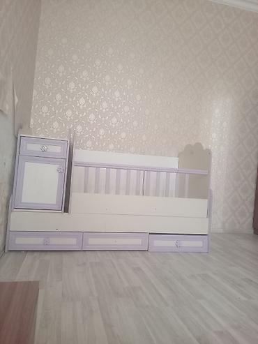 stol taxta: Uşaq çarpayısı və komod-birleşik beşik sistemi - Rəng: krem və — 1