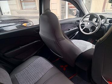 mercedesbenz masin: Mitsubishi Outlander, tünd boz rəng, 5 qapılı krossover/SUV. Əsas — 5