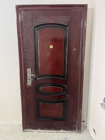 Dəmir giriş qapısı - Material: möhkəm metal konstruksiya, ağac