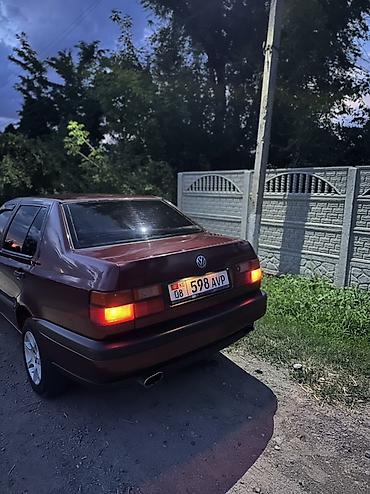 Унаа: Volkswagen Vento: 1993 г., 1.8 л, Кол менен иштөөчү, Бензин, Седан — 7