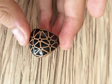 antik etir: Bürünc tonlarında, iri başlı uniseks üzük. - Material: metal ərinti — 1