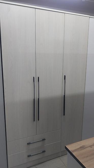 Шифоньеры, шкафы для одежды: Трёхдверный шкаф-/распашной для одежды - Габариты: ориентировочно — 6