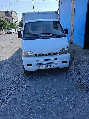 mercedes benz 208 d: Yüngül yükdaşıma üçün komakt furqon Ağ rəngli, qapalı furqon kuzovu — 4