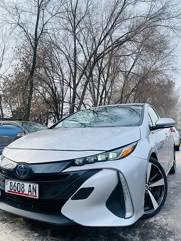 на электромобиль: Toyota Prius: 2019 г., 1.8 л, Вариатор, Электромобиль, Седан — 2