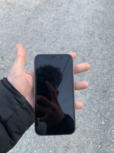 Apple iPhone: IPhone 11 — 9