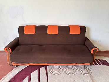 ev penceresi: Qəhvəyi-narıncı rəngli 3 nəfərlik divan — 1