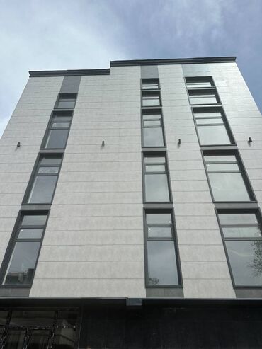 Офисы: Сдаю Офис, 1200 м², В бизнес центре, С отдельным входом, С отдельным сан узлом